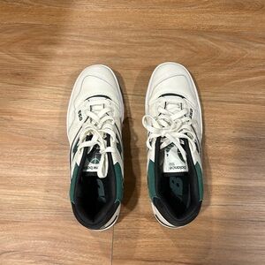 Men’s new balance tennis sneakers